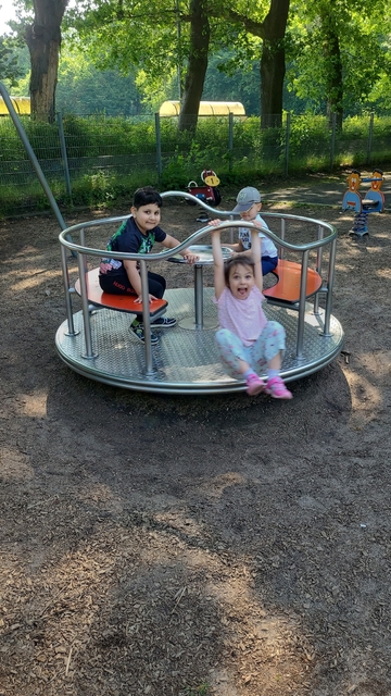 Der Kindergarten spielen im Prinzenpark.