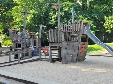 Der Kindergarten spielen im Prinzenpark.